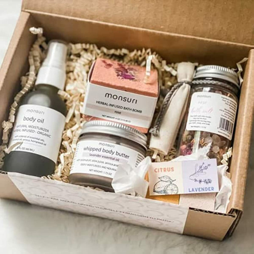 Self Care Gift Basket for Mom: New Mommy Care Package Pampering Gift Set with Bath Accessories and Natural Skincare Products. Our Spa Day Kit for Women is the ideal Birthday Gift Basket for her.